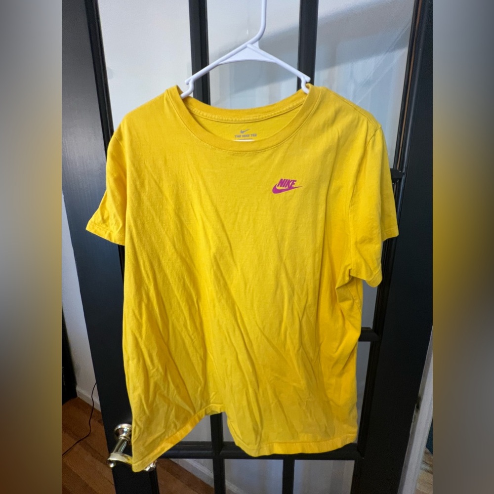 Like new women’s yellow with fuchsia Nike logo size 2XL